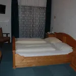 Baeuerle בית הארחה 3*