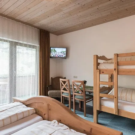 鲍尔勒旅馆 招待所